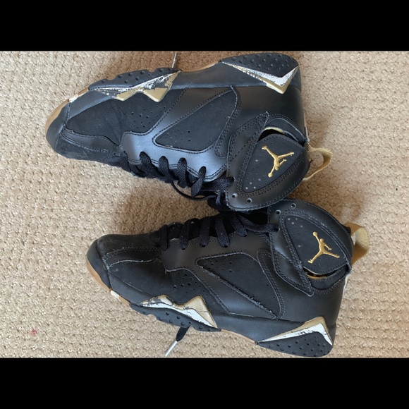 Jordan 7s blk and gold size 4 - Picture 4 of 4